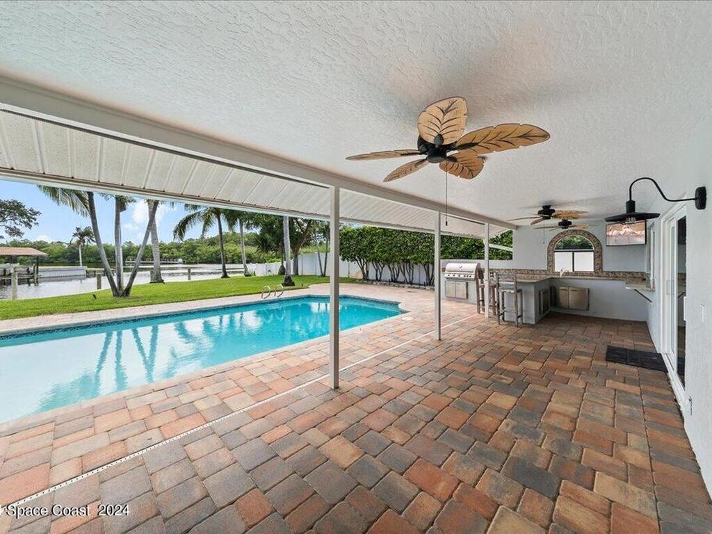 689 S Hedgecock Square, Satellite Beach, FL 32937