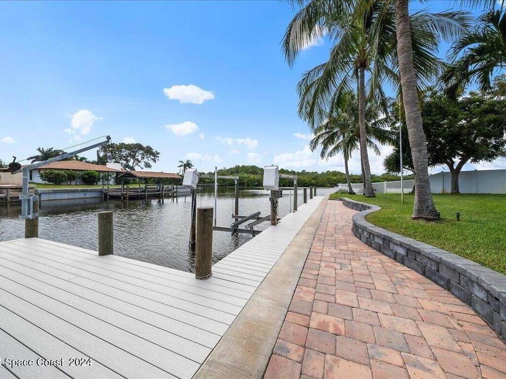 689 S Hedgecock Square, Satellite Beach, FL 32937