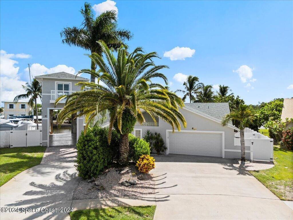 689 S Hedgecock Square, Satellite Beach, FL 32937