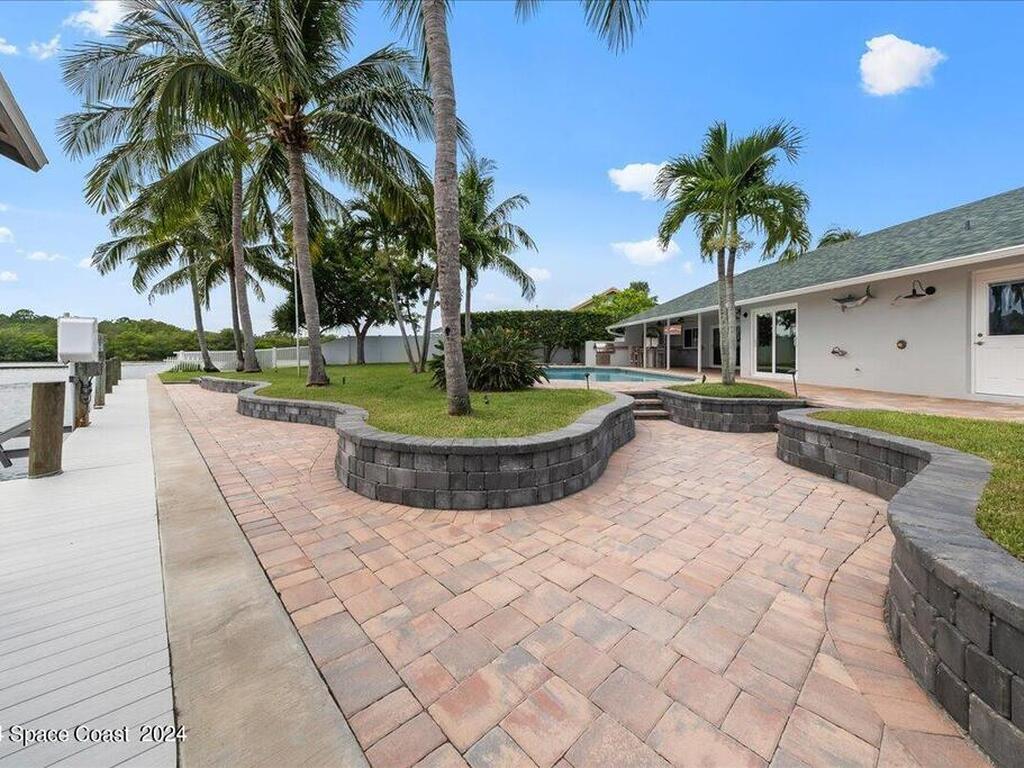 689 S Hedgecock Square, Satellite Beach, FL 32937