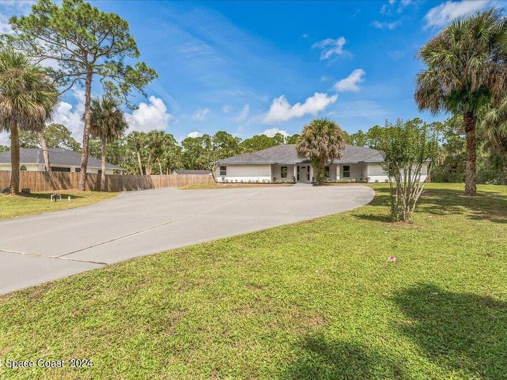 1596 Farnsworth Avenue, Malabar, FL 32950