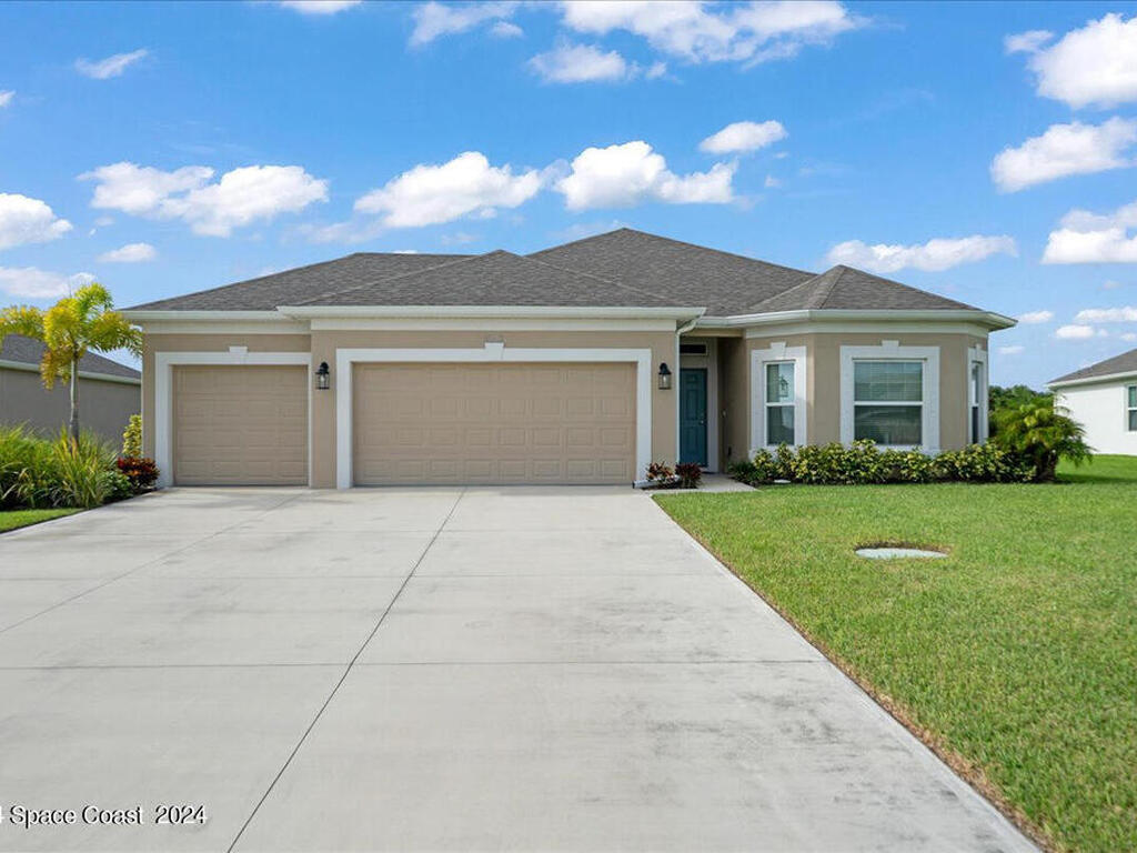 8342 Laguna Circle, Micco, FL 32976