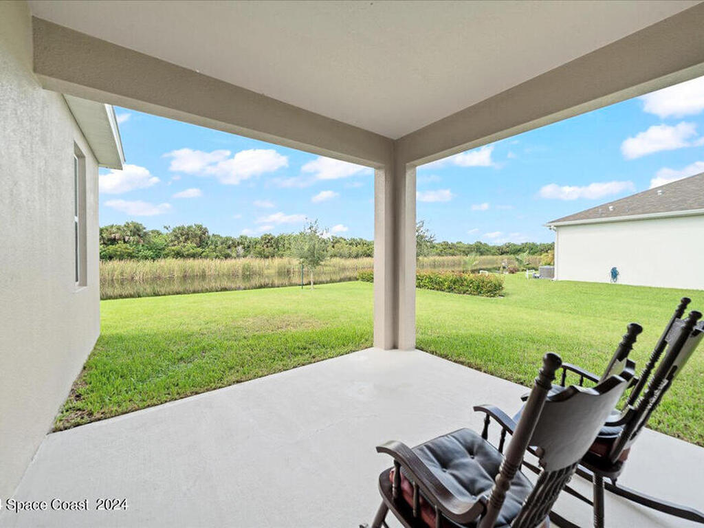 8342 Laguna Circle, Micco, FL 32976