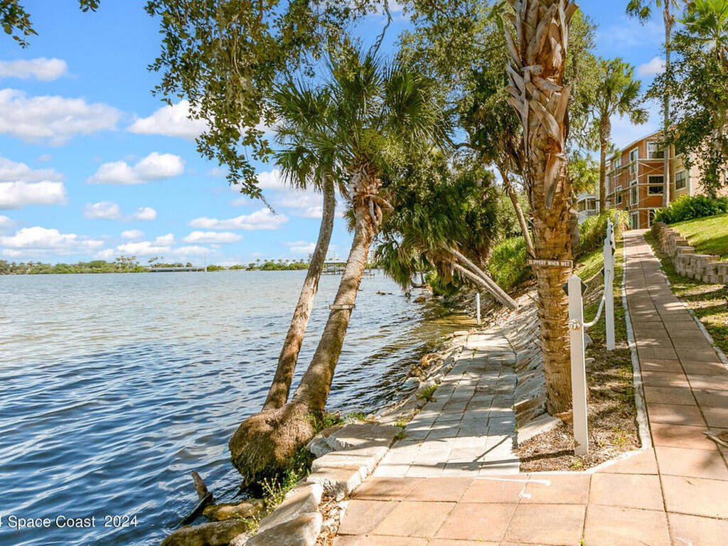 225 S Tropical Trail, Merritt Island, FL 32952