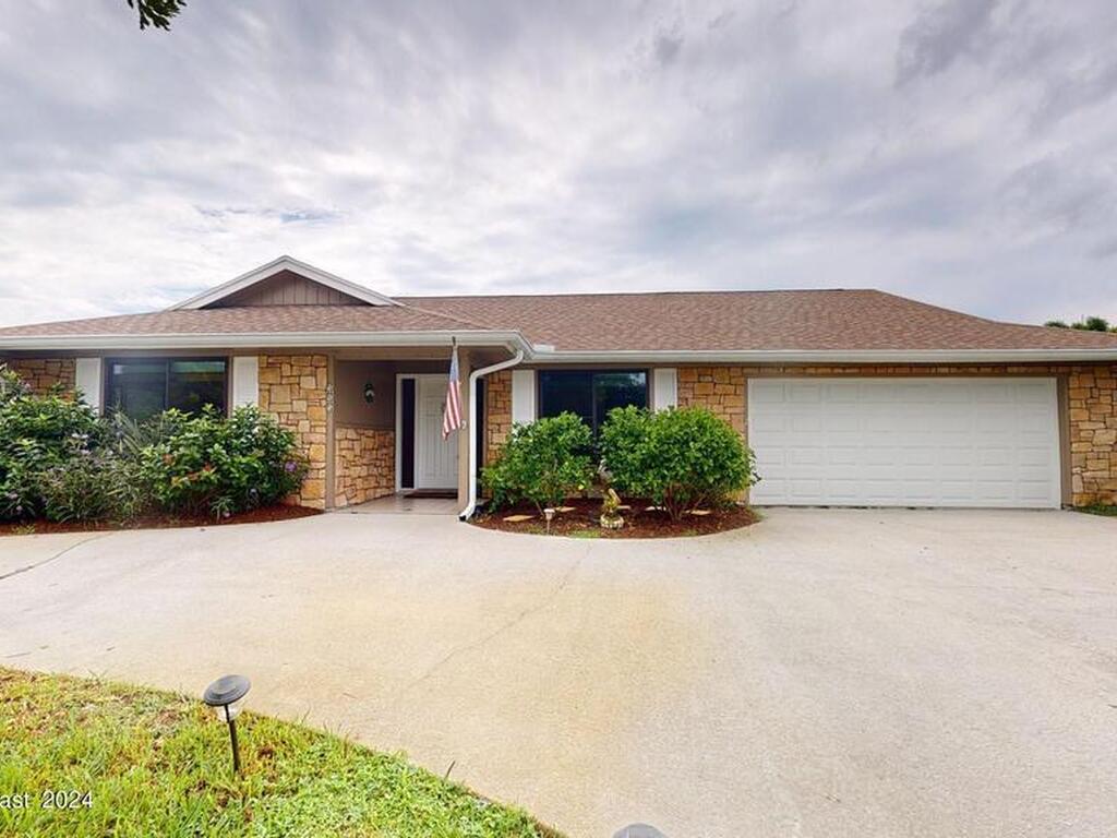 585 W Forest Trail, Vero Beach, FL 32962