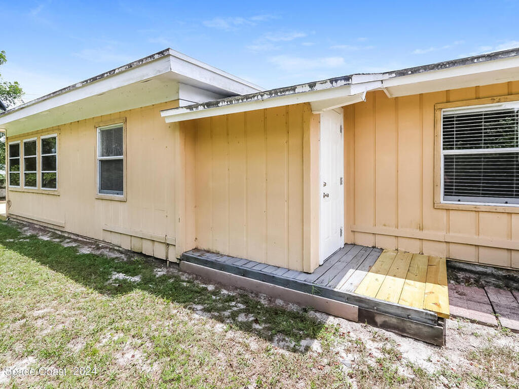 701 NW Grenada Street, Port St Lucie, FL 34983