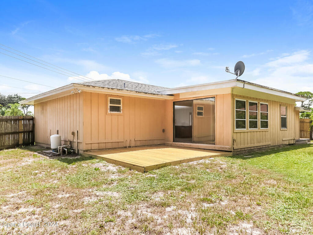 701 NW Grenada Street, Port St Lucie, FL 34983