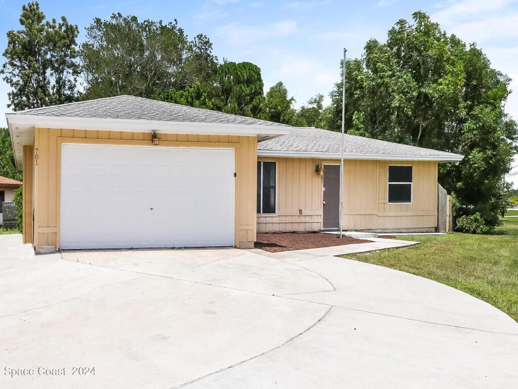 701 NW Grenada Street, Port St Lucie, FL 34983