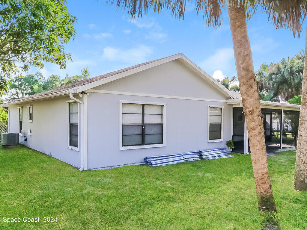 253 SW Tulip Boulevard, Port St Lucie, FL 34953