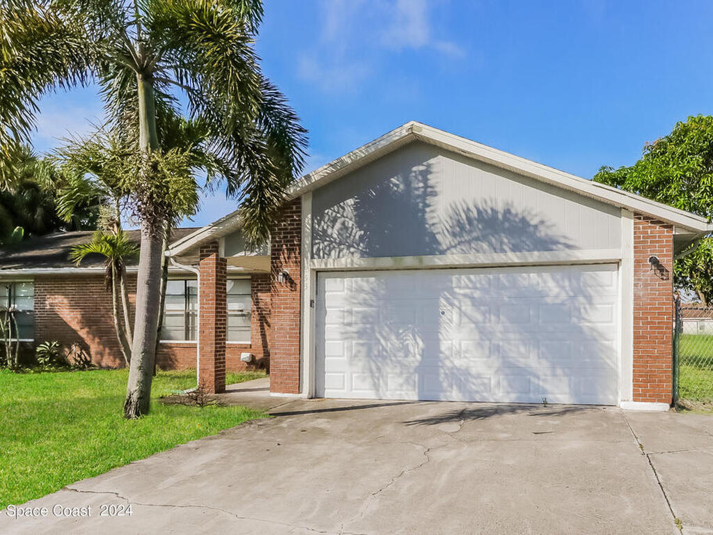 253 SW Tulip Boulevard, Port St Lucie, FL 34953