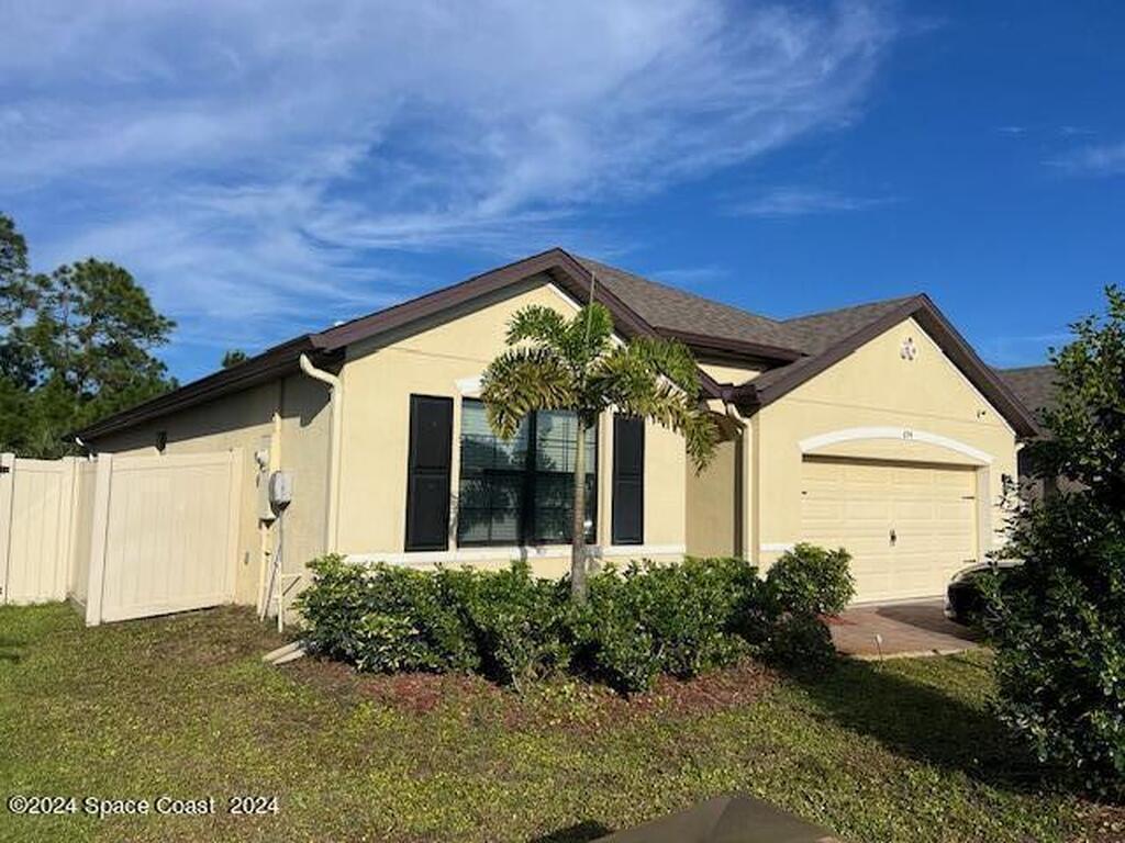 694 Old Country Road, Palm Bay, FL 32909