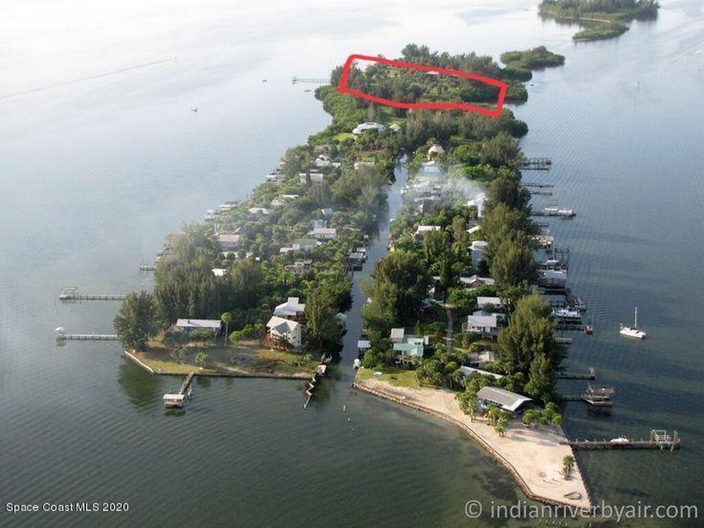 4 Grant Island, Grant, FL 32949