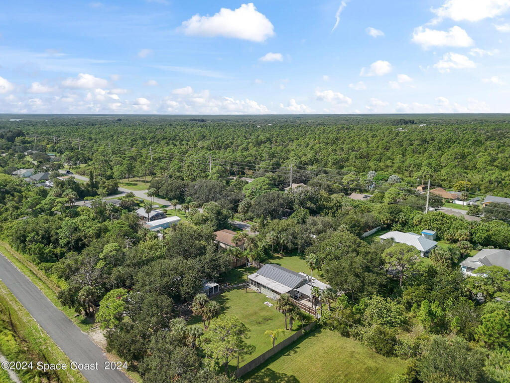 9633 Honeysuckle Drive, Sebastian, FL 32976