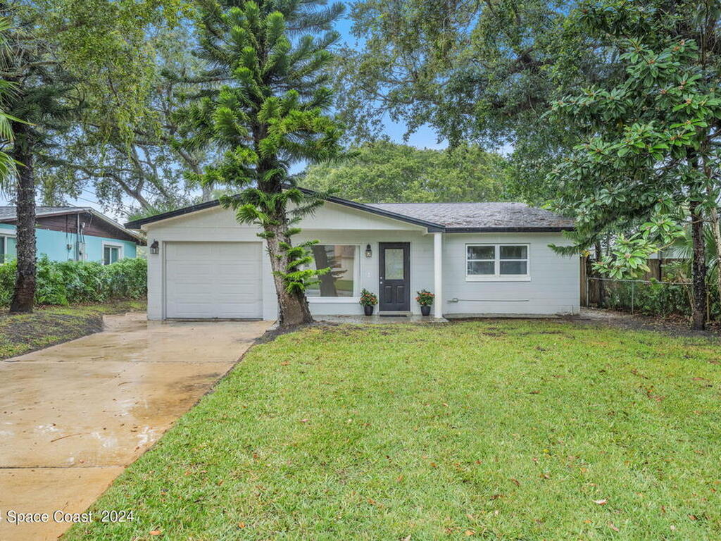 798 E 11th Avenue, New Smyrna Beach, FL 32169