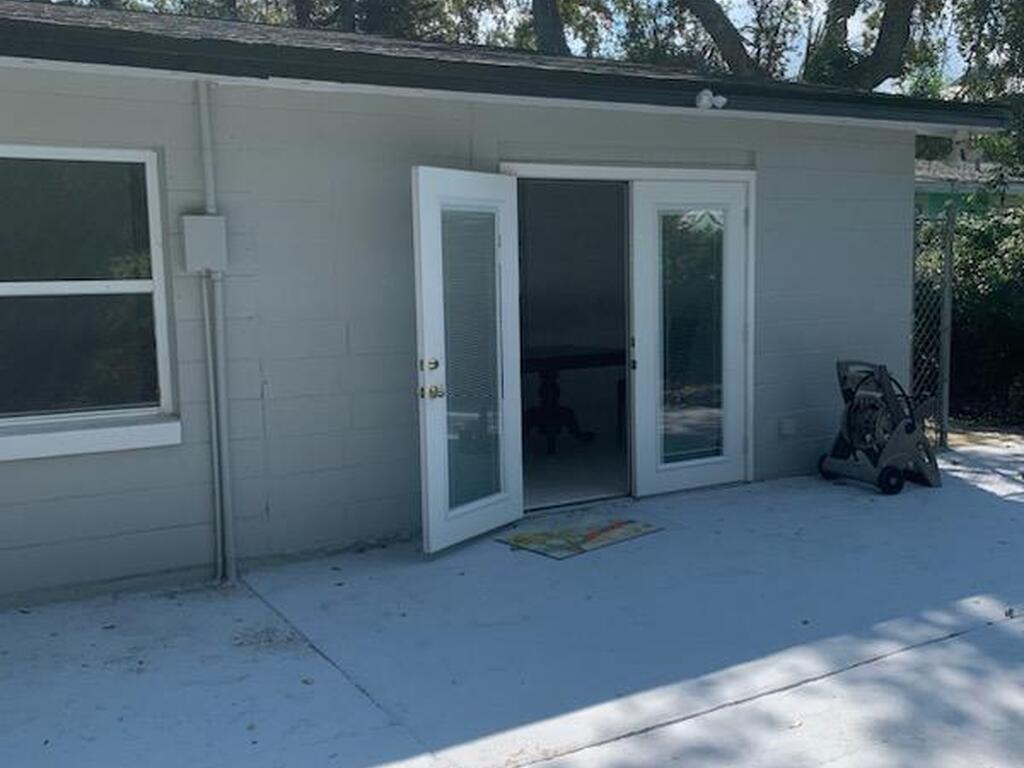 798 E 11th Avenue, New Smyrna Beach, FL 32169