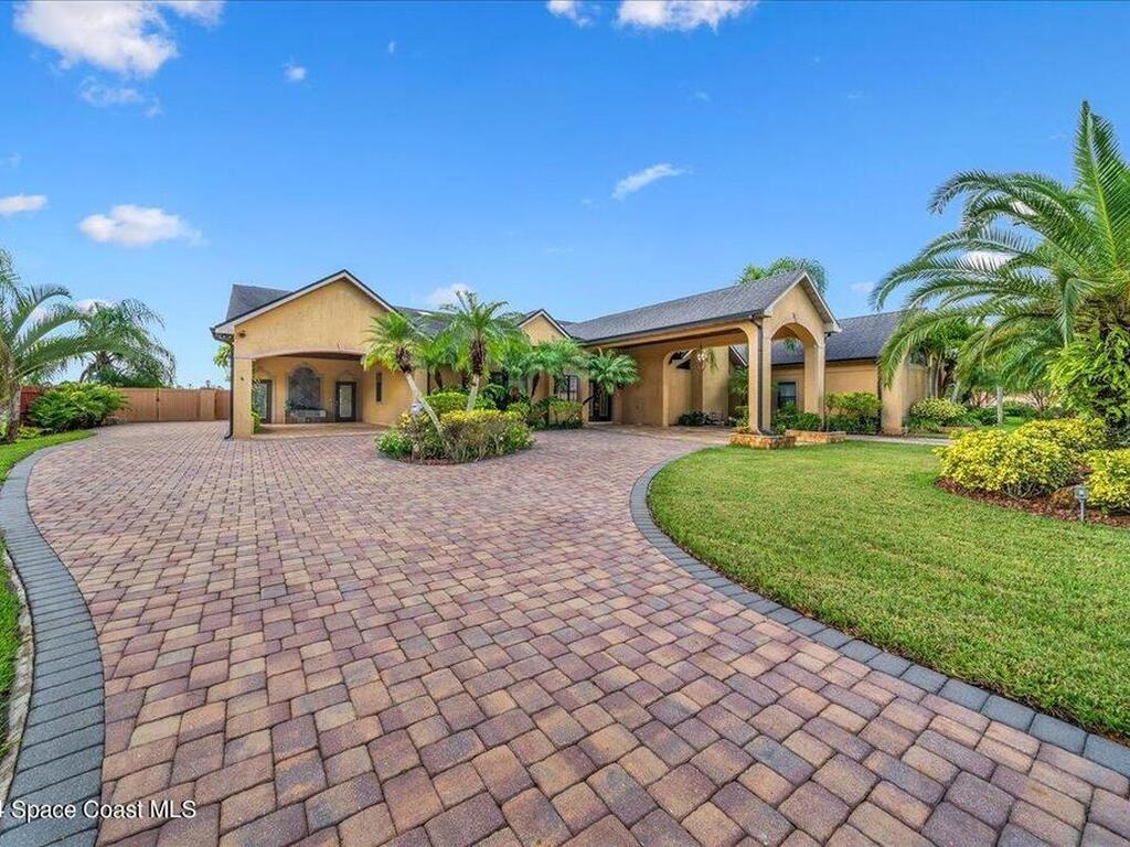 1855 Plantation Circle, Palm Bay, FL 32909