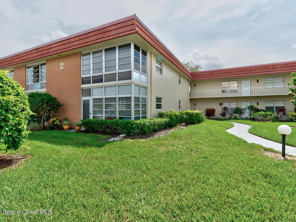 2 Vista Palm Lane, Vero Beach, FL 32962