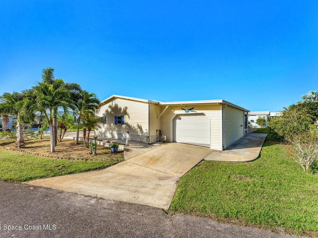 5390 Hammerstone Court, Micco, FL 32976