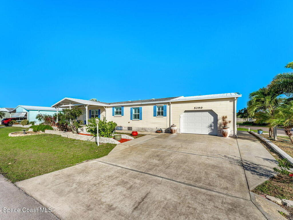 5390 Hammerstone Court, Micco, FL 32976