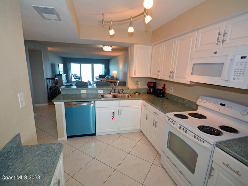 1305 S Atlantic Avenue, Cocoa Beach, FL 32931