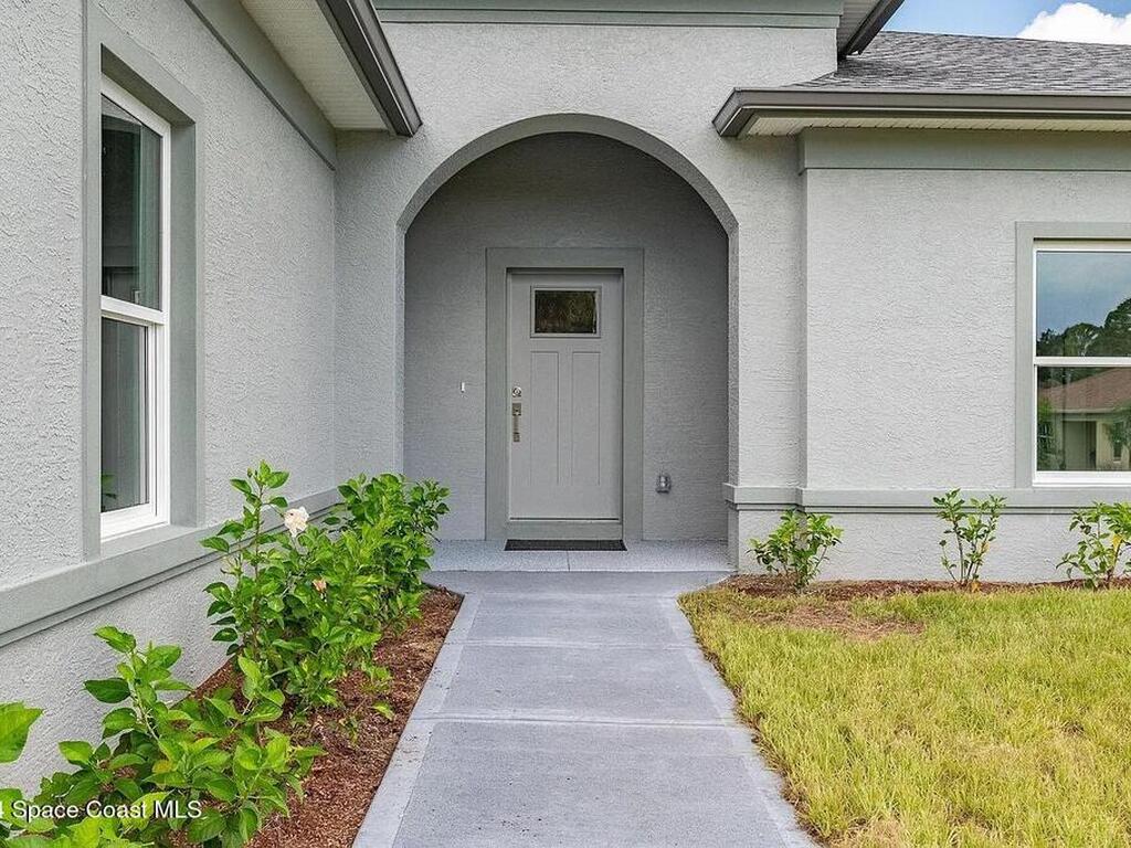 588 Arcadia Avenue, Palm Bay, FL 32907