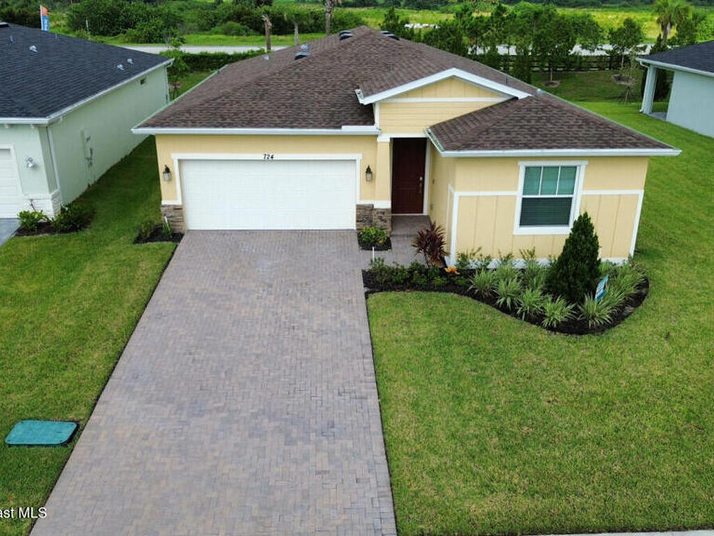 724 Veridian Circle, Palm Bay, FL 32907