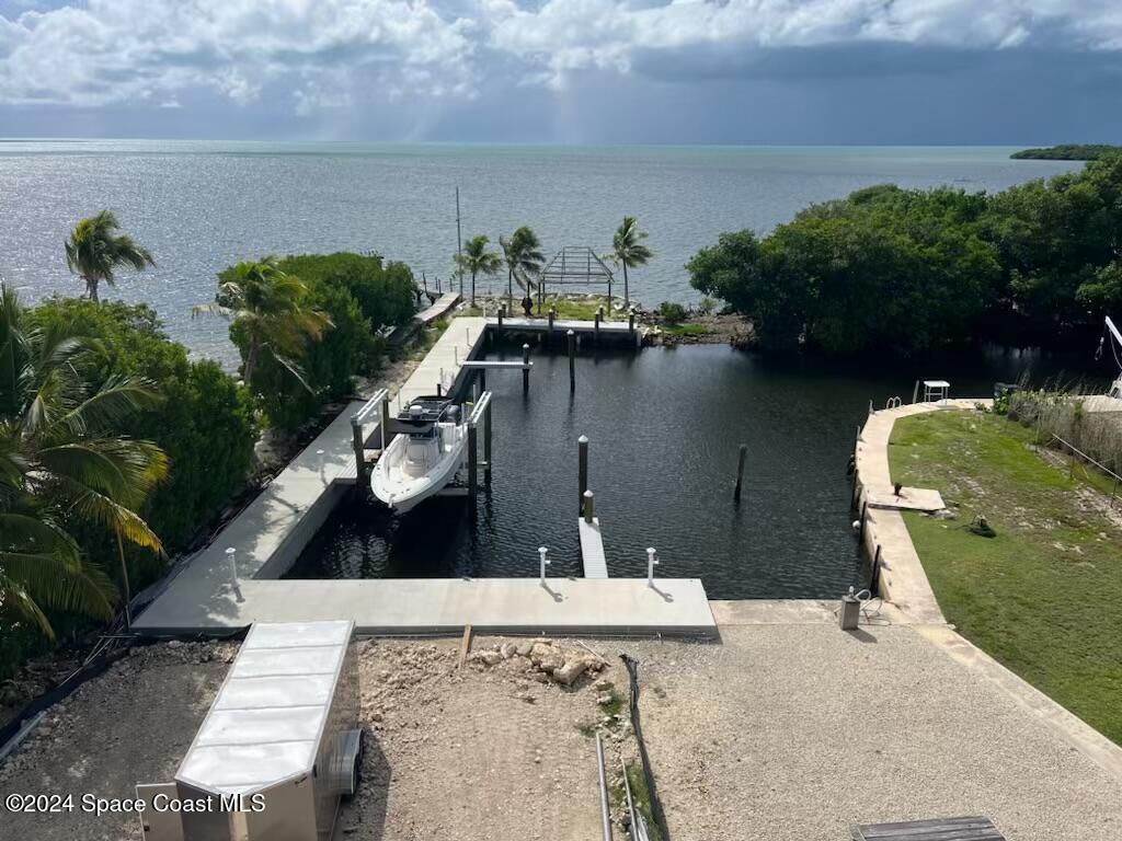 16 Seaside Avenue, Key Largo, FL 33037